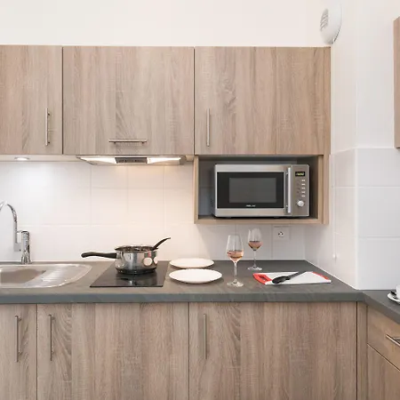 Hotell Medicis Puteaux