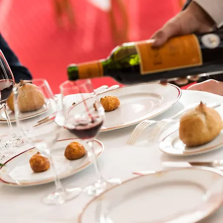 Medicis Hotell Puteaux