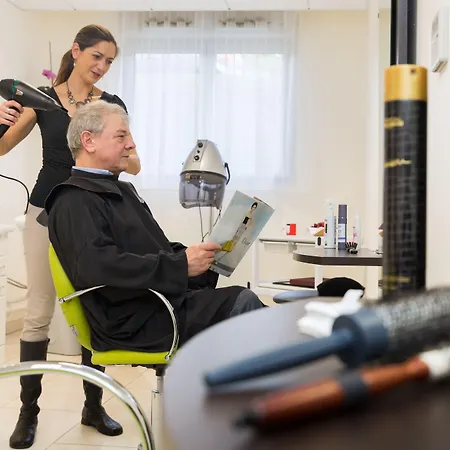 Medicis Hotell Puteaux