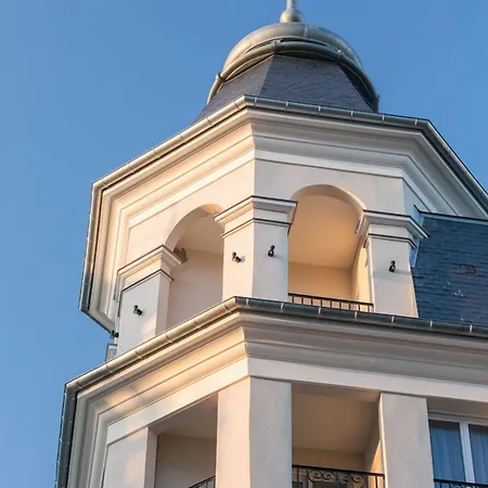 Medicis Hotell Puteaux