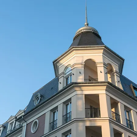 Hotell Medicis Puteaux