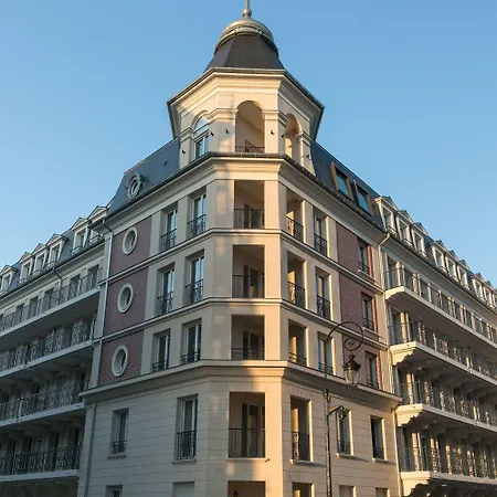 Medicis Hotell Puteaux