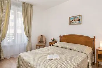 Hotel Medicis