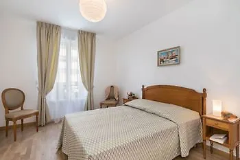 Medicis Hotel *