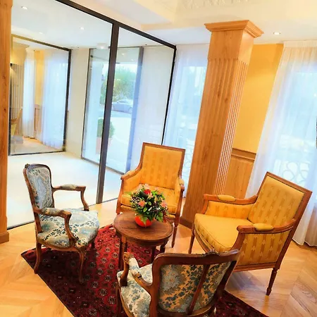 Medicis Hotel *